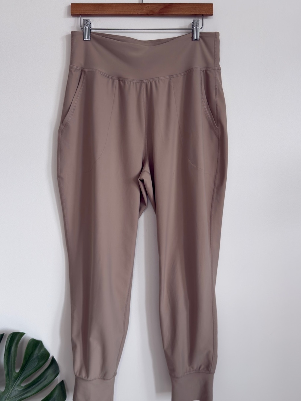 Old Navy High-Waisted PowerSoft Pocket Joggers Beige Large Like New - Picture 2 of 11